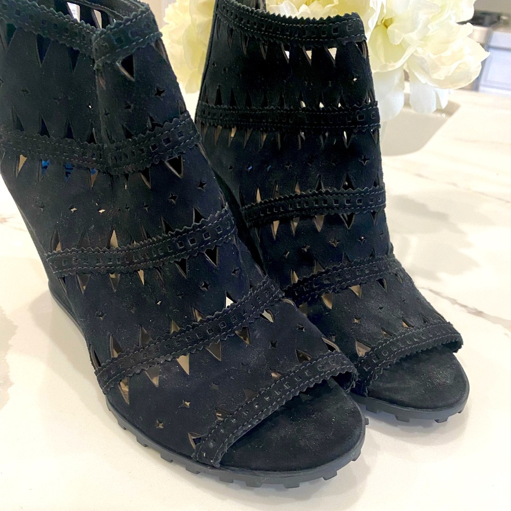 New Via Spiga Open toed booties. Size 7.5